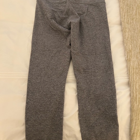 Grey Lulu lemon leggings cropped - Picture 3 of 3